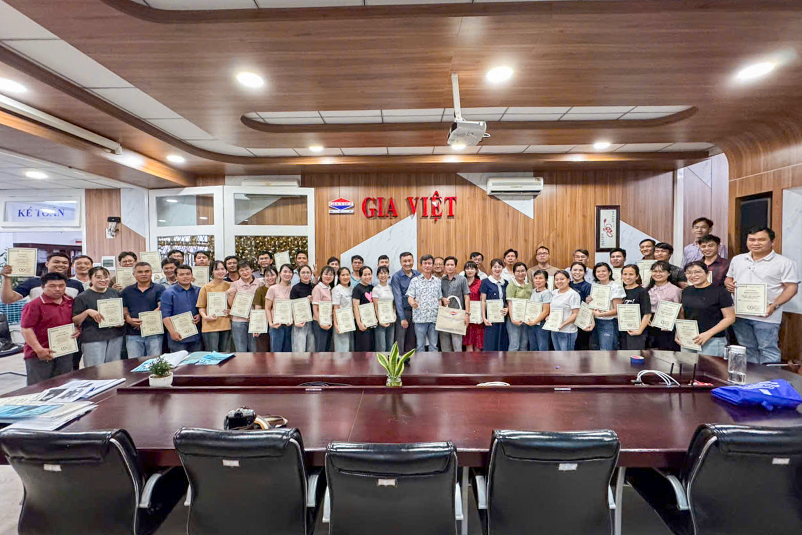 GIA VIỆT TỔ CHỨC KHÓA ĐÀO TẠO “MARKETING VÀ BÁN HÀNG 4.0” NÂNG CAO NĂNG LỰC CẠNH TRANH CHO CBNV